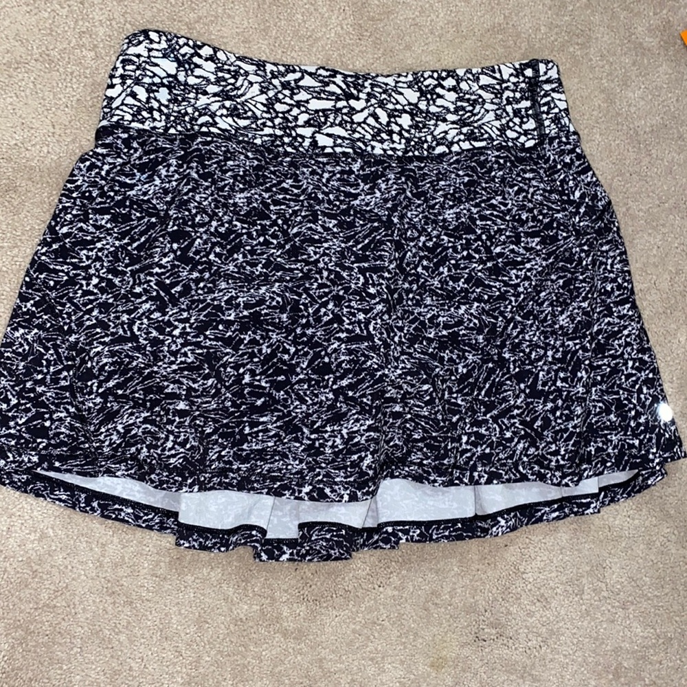 Lululemon black & white circuit breaker tennis skirt